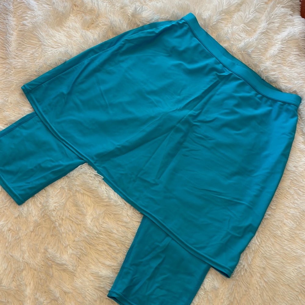 Swim/athletic skirt with capri leggings